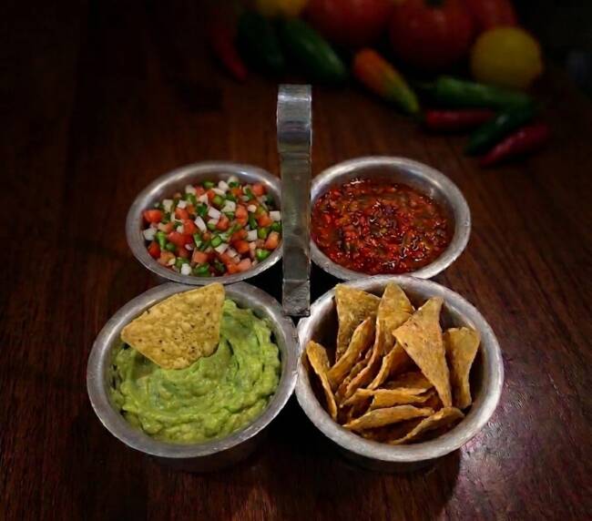 Guacamole con totopos