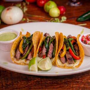 Tacos arrachera con queso