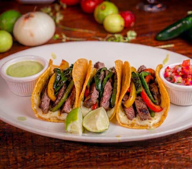 Tacos arrachera con queso
