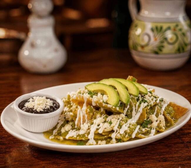 Chilaquiles de pollo en salsa verde